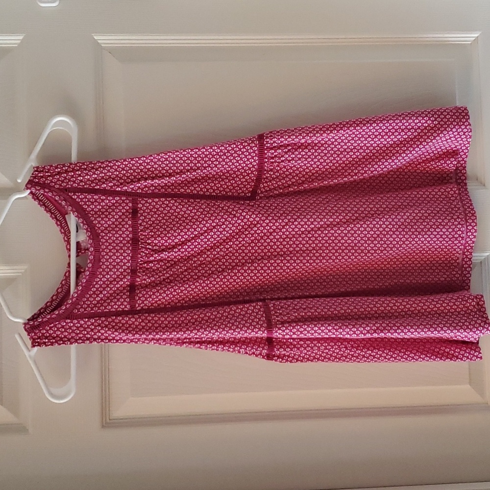 Old Navy women's sleeveless top.  Size medium.